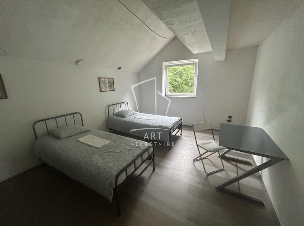 Slika 1 - Miće Orlovića, Četvorosoban stan za izdavanje, 104m2, 1.000€