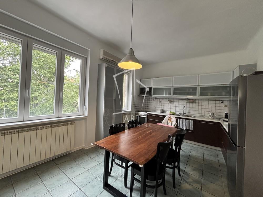 Slika 1 - Kralja Petra, Troiposoban stan za izdavanje, 103m2, 1.550€