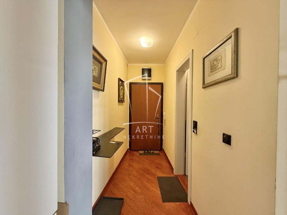 Slika 8 - Albanske spomenice, Trosoban stan na prodaju, 101m2, 315.000€