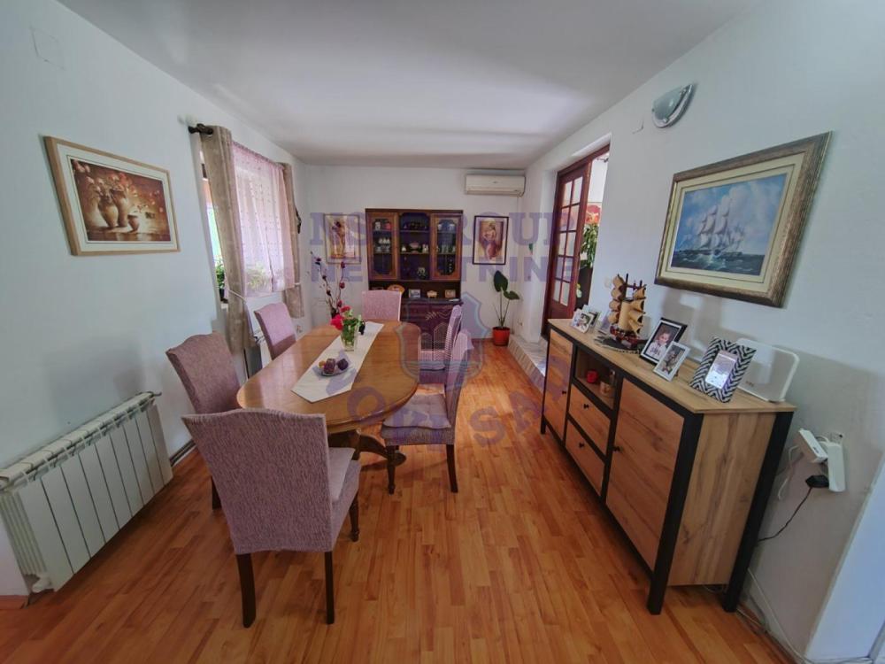 Slika 0 -  Kuća na prodaju, 222m2, 365.000€
