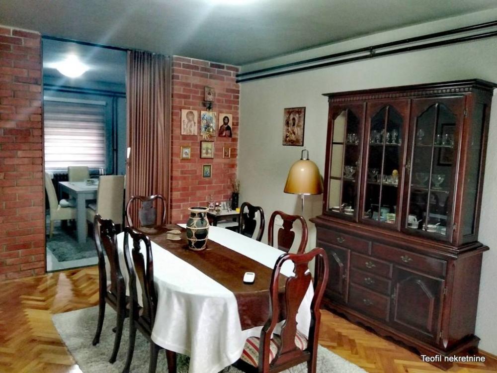 Slika 5 - Kolubarski trg,  Kuća na prodaju, 307m2, 260.000€