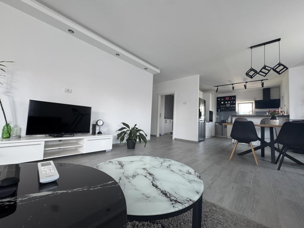Glavna slika - Kuća na prodaju, 150m2, 299.730€
