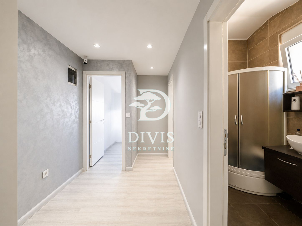 Slika 1 - Pećska, Petosoban stan na prodaju, 118m2, 303.000€