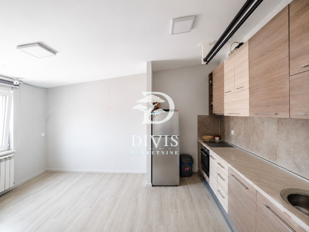 Slika 2 - Pećska, Petosoban stan na prodaju, 118m2, 303.000€