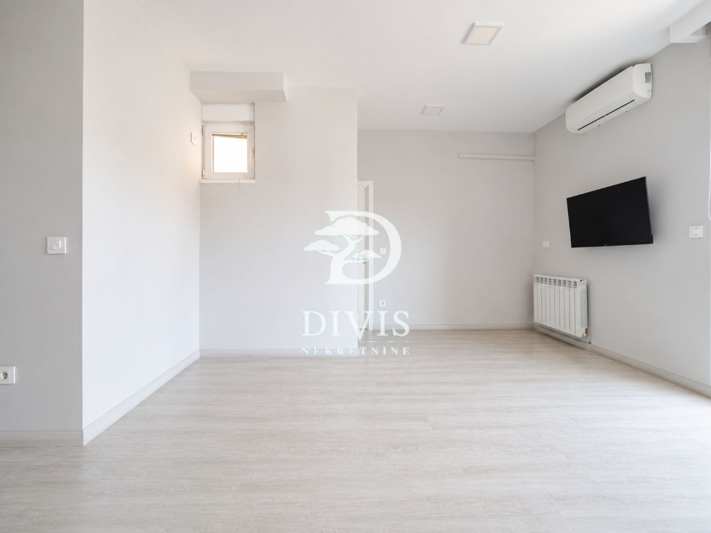 Slika 5 - Pećska, Petosoban stan na prodaju, 118m2, 303.000€
