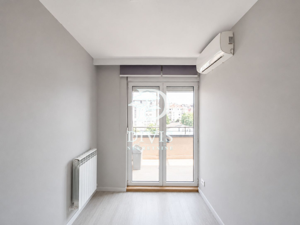 Slika 6 - Pećska, Petosoban stan na prodaju, 118m2, 303.000€