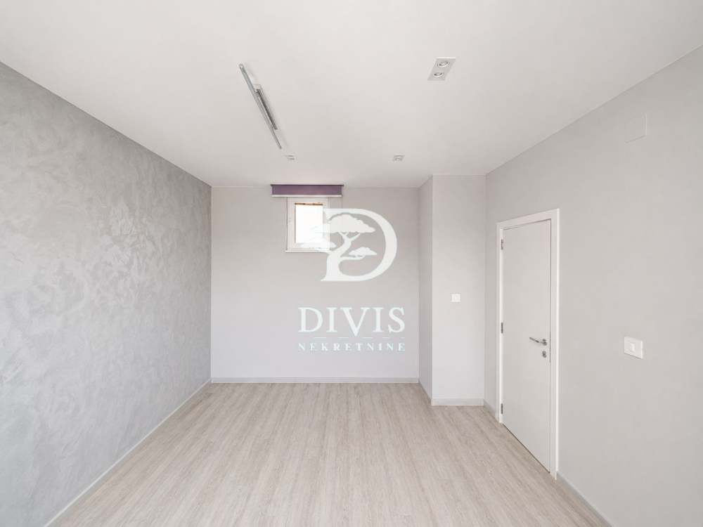 Slika 8 - Pećska, Petosoban stan na prodaju, 118m2, 303.000€