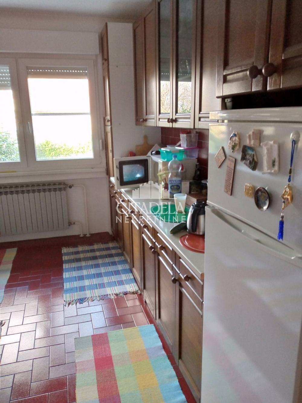 Slika 10 - Bratstva i jedinstva,  Kuća na prodaju, 399m2, 250.000€