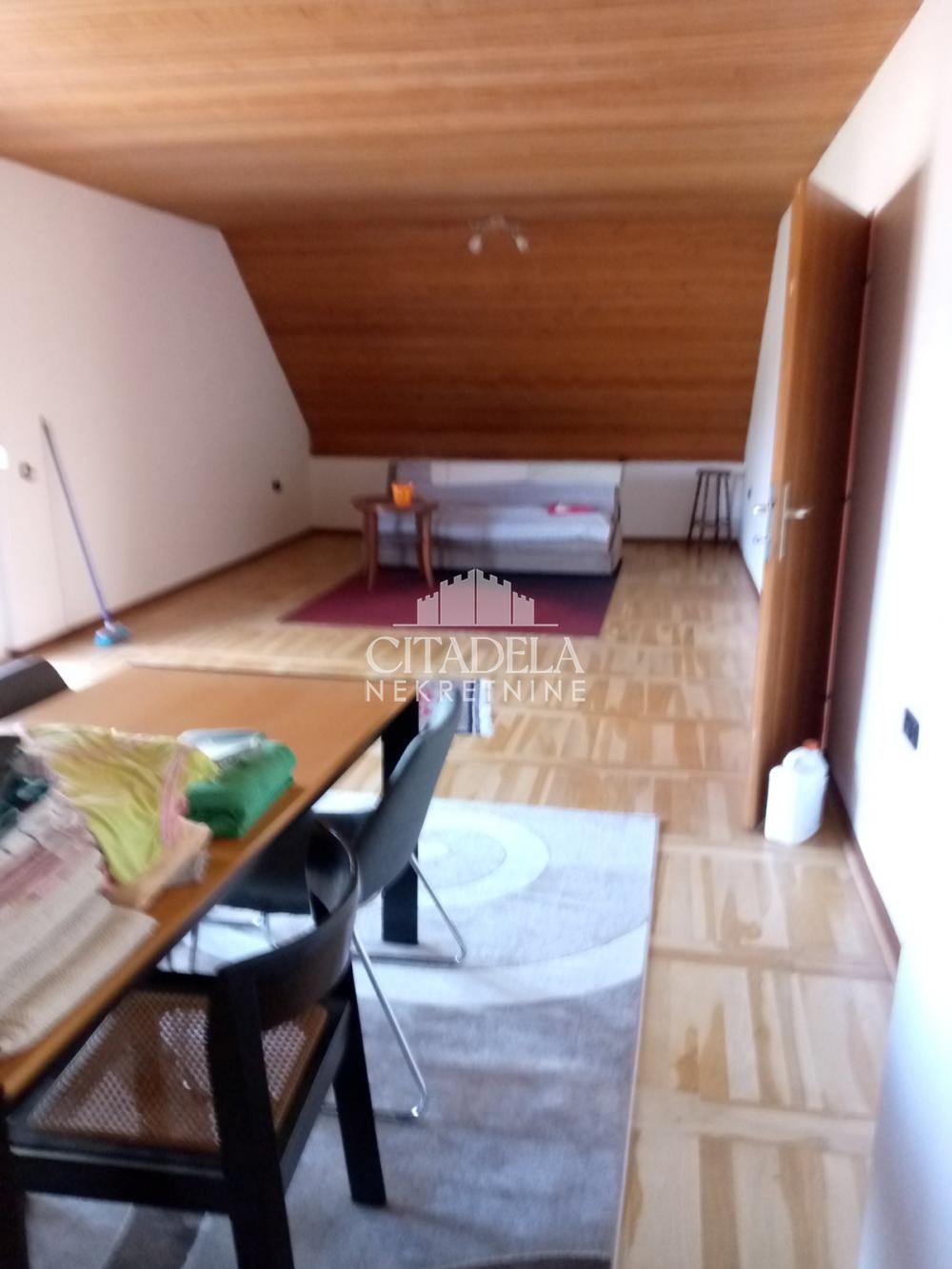 Slika 8 - Bratstva i jedinstva,  Kuća na prodaju, 399m2, 250.000€