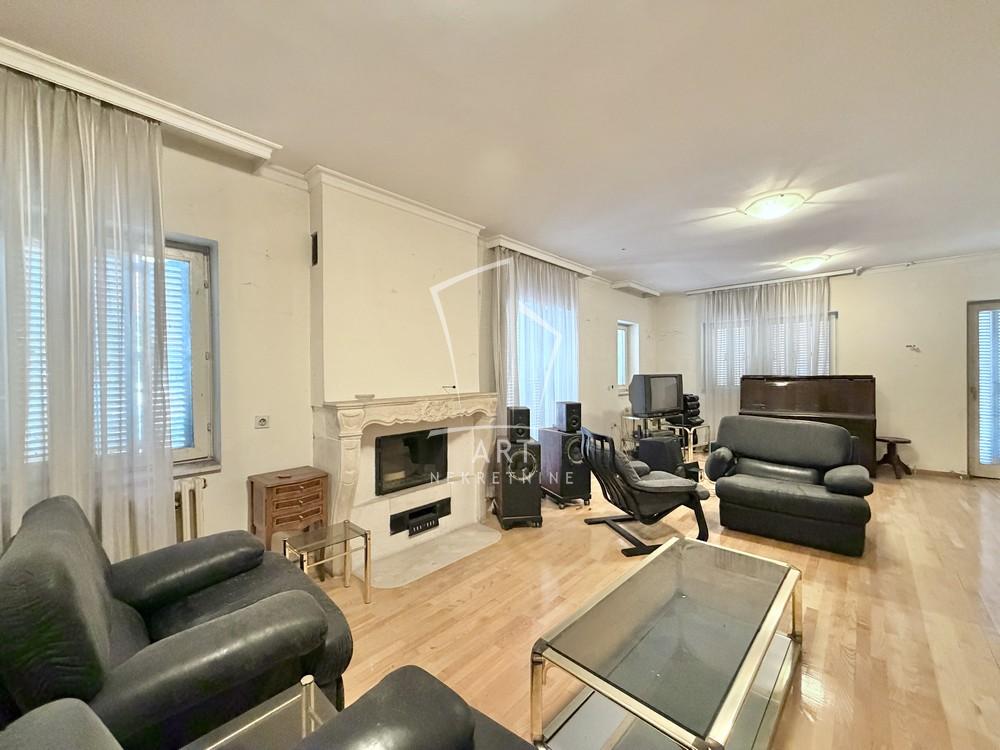 Slika 1 - Milana Rakića, Kuća na prodaju, 357m2, 800.000€