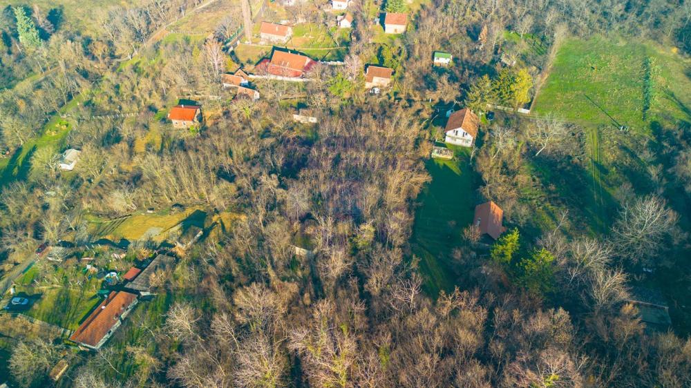 Slika 1 -  Plac na prodaju, Sremska Kamenica, 153.830€