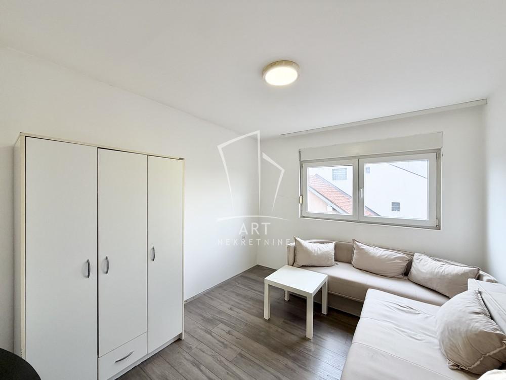 Slika 2 - Ivana Milutinovića, Trosoban stan na prodaju, 59m2, 148.000€