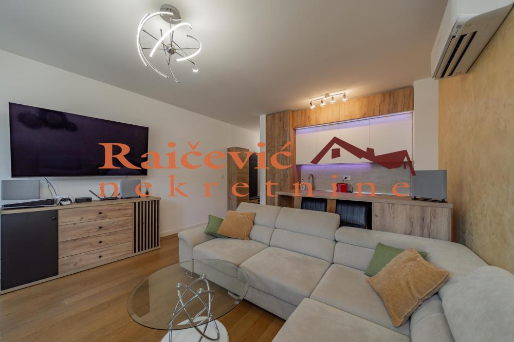 Slika 1 - Vojvode Dobrnjca, Jednoiposoban stan na prodaju, 40m2, 249.000€