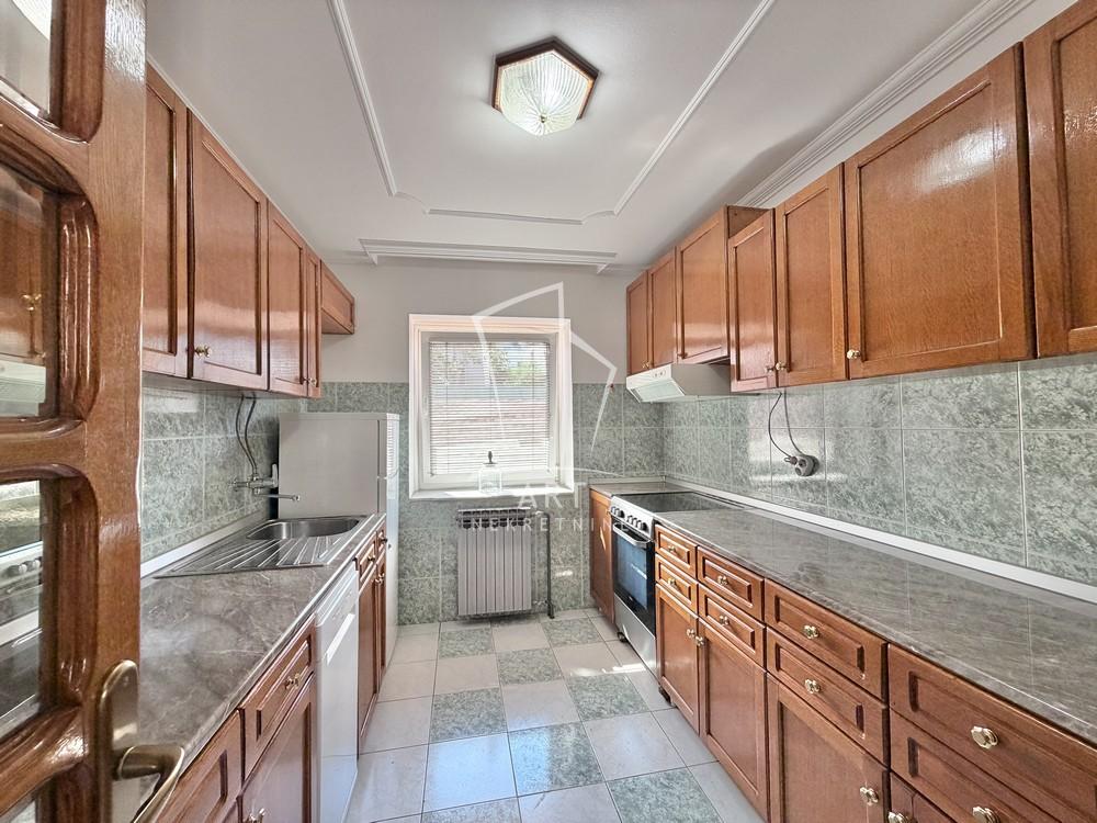 Slika 5 - Sanje Živanovića, Kuća za izdavanje, 225m2, 2.100€