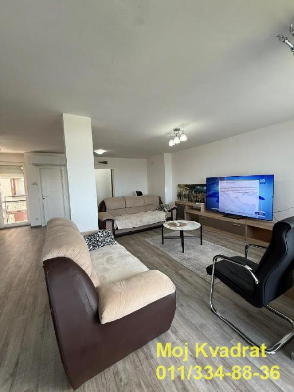 Slika 1 - Trosoban stan za izdavanje, 89m2, 950€