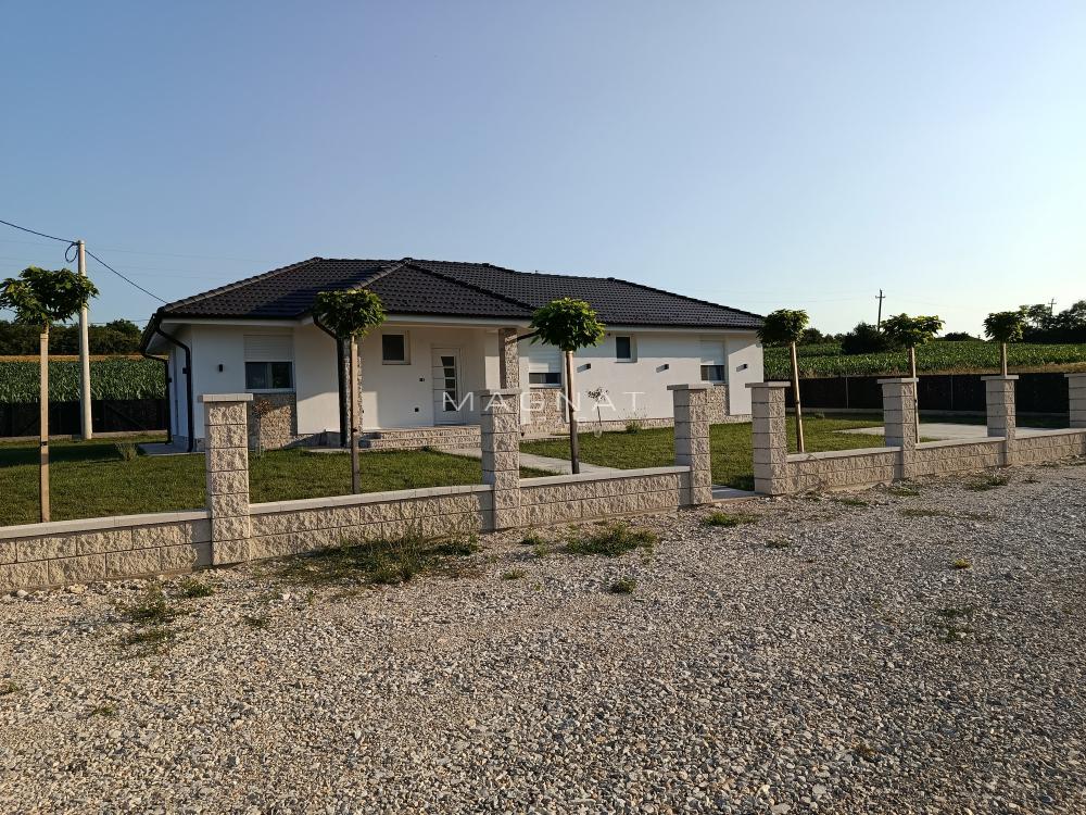 Slika 11 - Milosava Vlajića,  Kuća na prodaju, 144m2, 180.000€