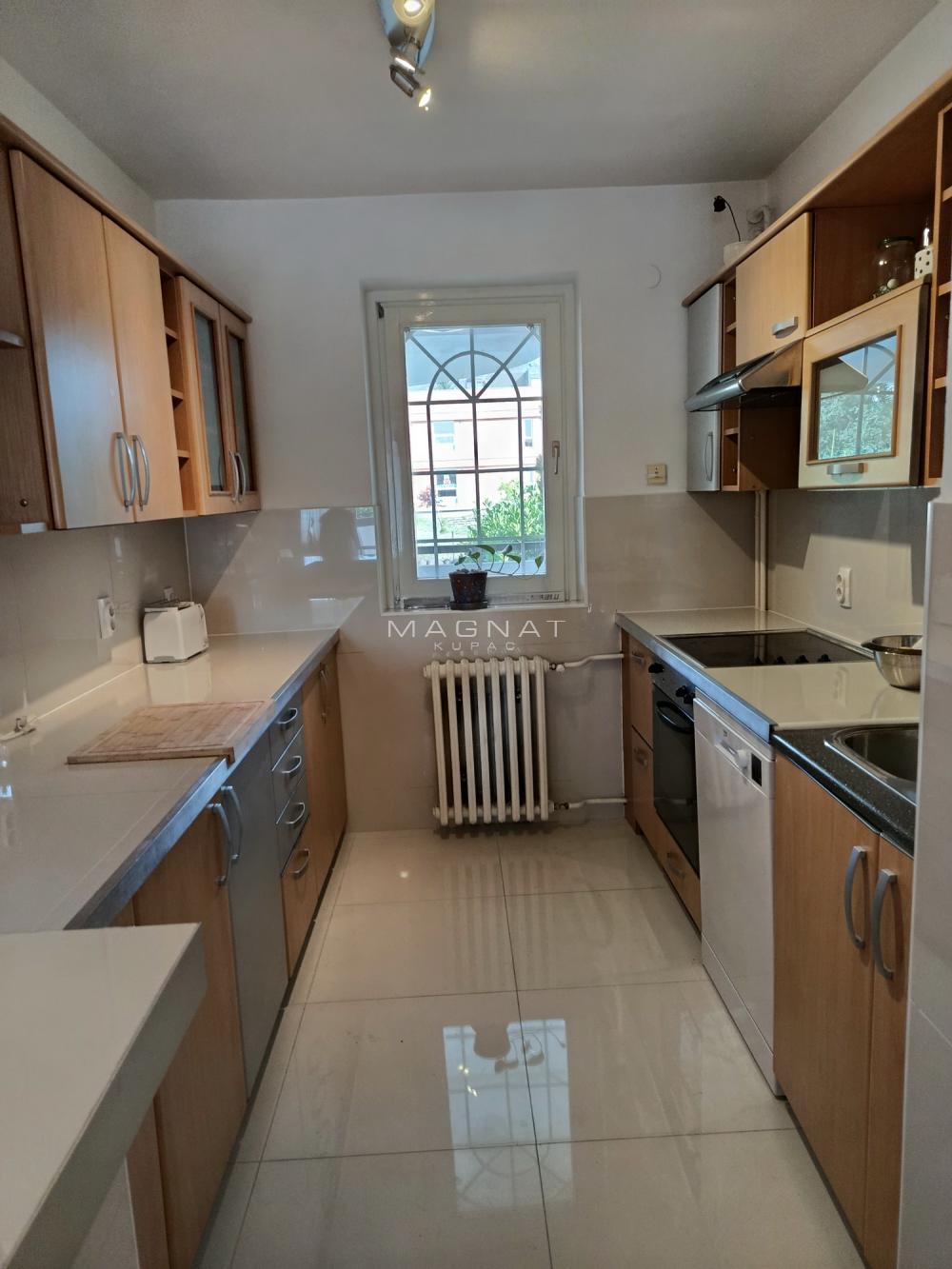 Slika 6 - Ilije Stojadinovića,  Kuća na prodaju, 257m2, 998.000€