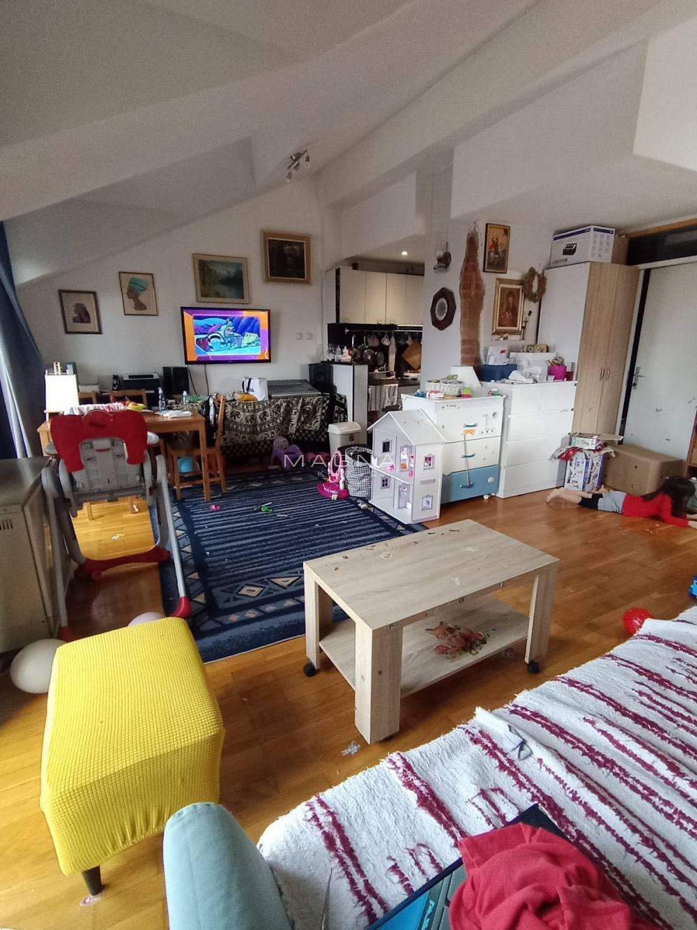 Slika 1 - Kadinjača, Petosoban stan na prodaju, 100m2, 325.000€