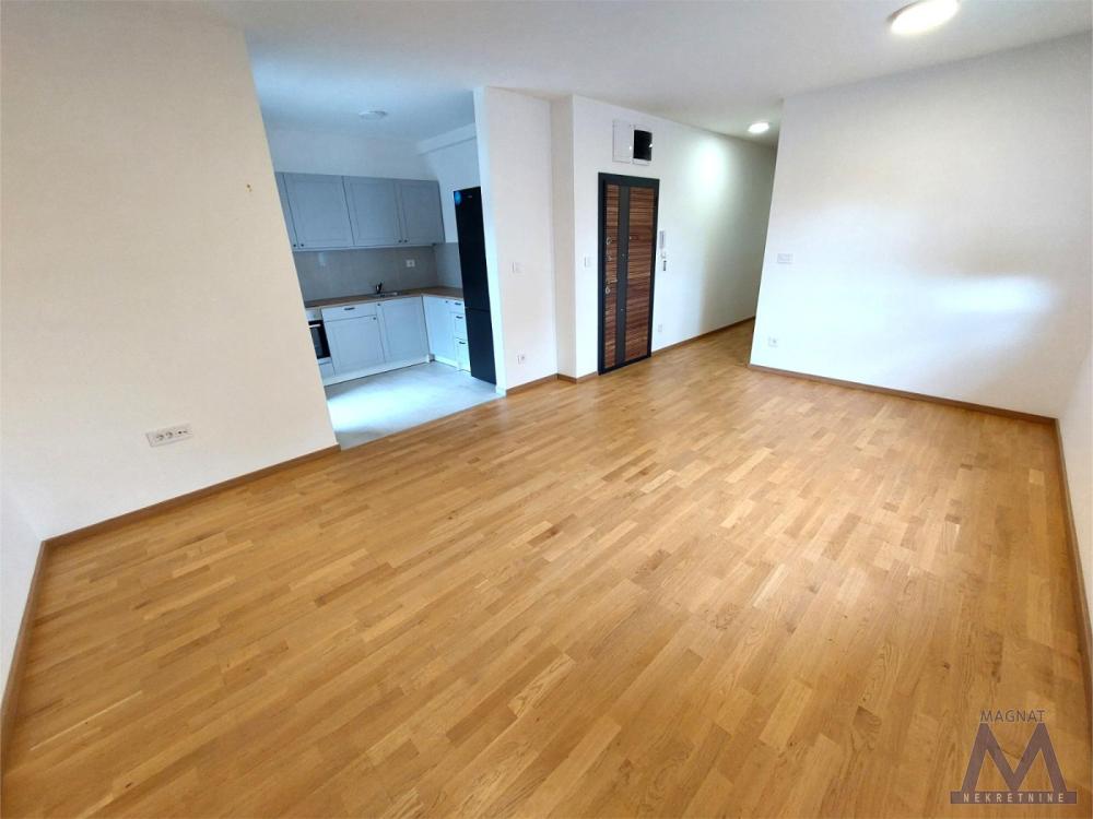 Slika 1 - Četvorosoban stan za izdavanje, 500€