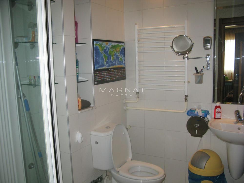 Slika 10 - Otona Župančiča, Petosoban stan za izdavanje, 200m2, 1.300€