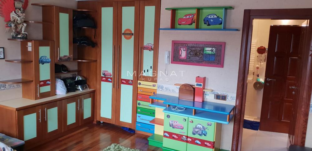 Slika 6 - Otona Župančiča, Petosoban stan za izdavanje, 200m2, 1.300€