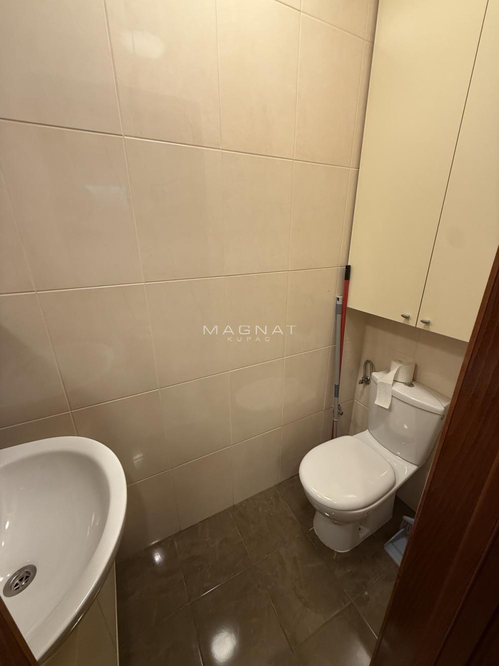 Slika 9 - Veljka Lukića-Kurjaka, Trosoban stan za izdavanje, 85m2, 1.500€
