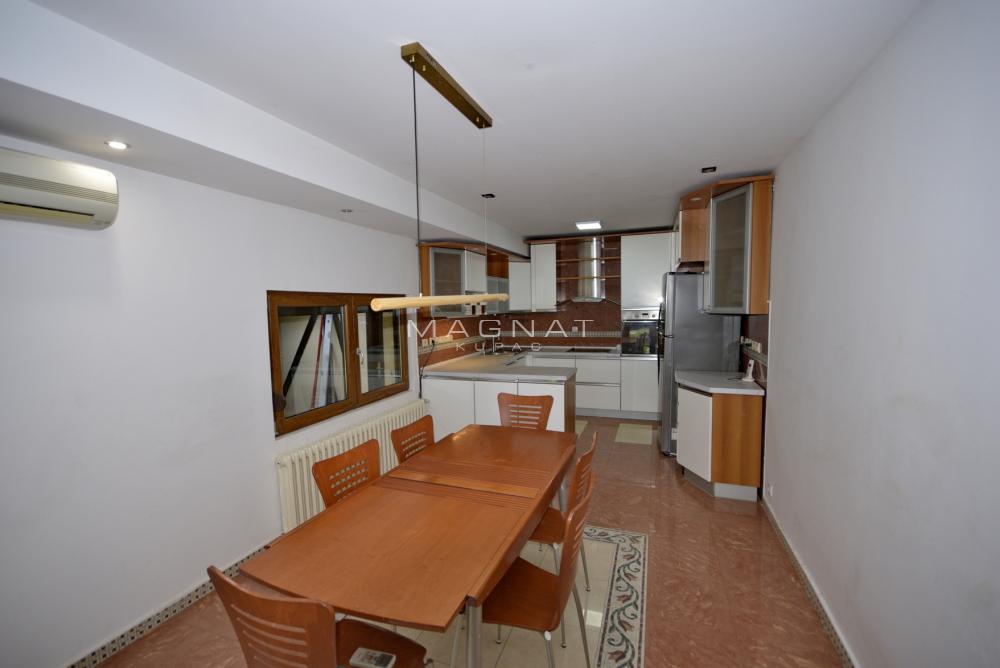 Slika 4 - Kuća za izdavanje, 140m2, 2.500€