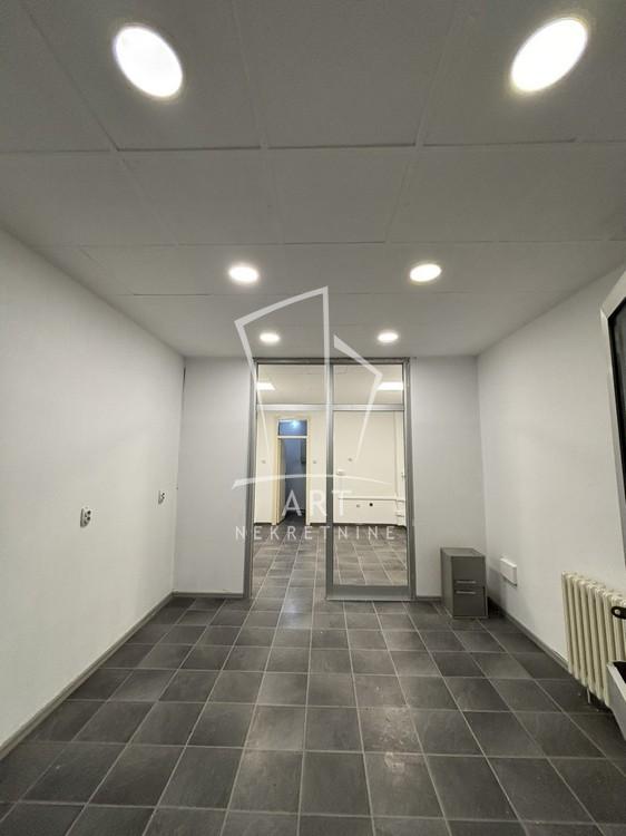 Slika 1 - Bulevar Mihajla Pupina,  Lokal za izdavanje, 33m2, 550€