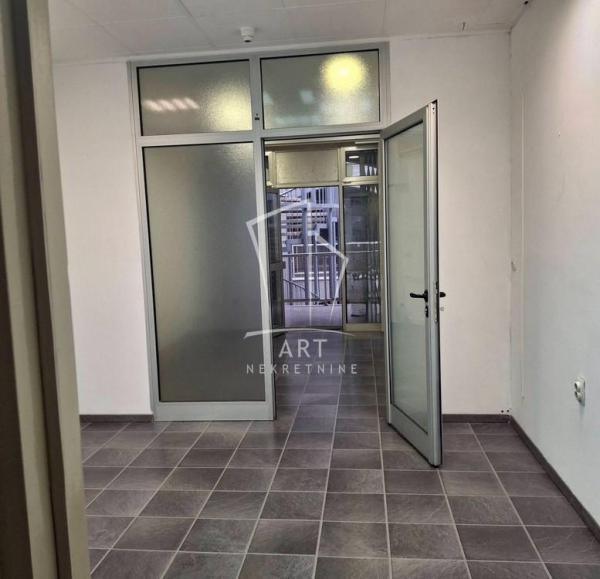 Slika 3 - Bulevar Mihajla Pupina,  Lokal za izdavanje, 33m2, 550€