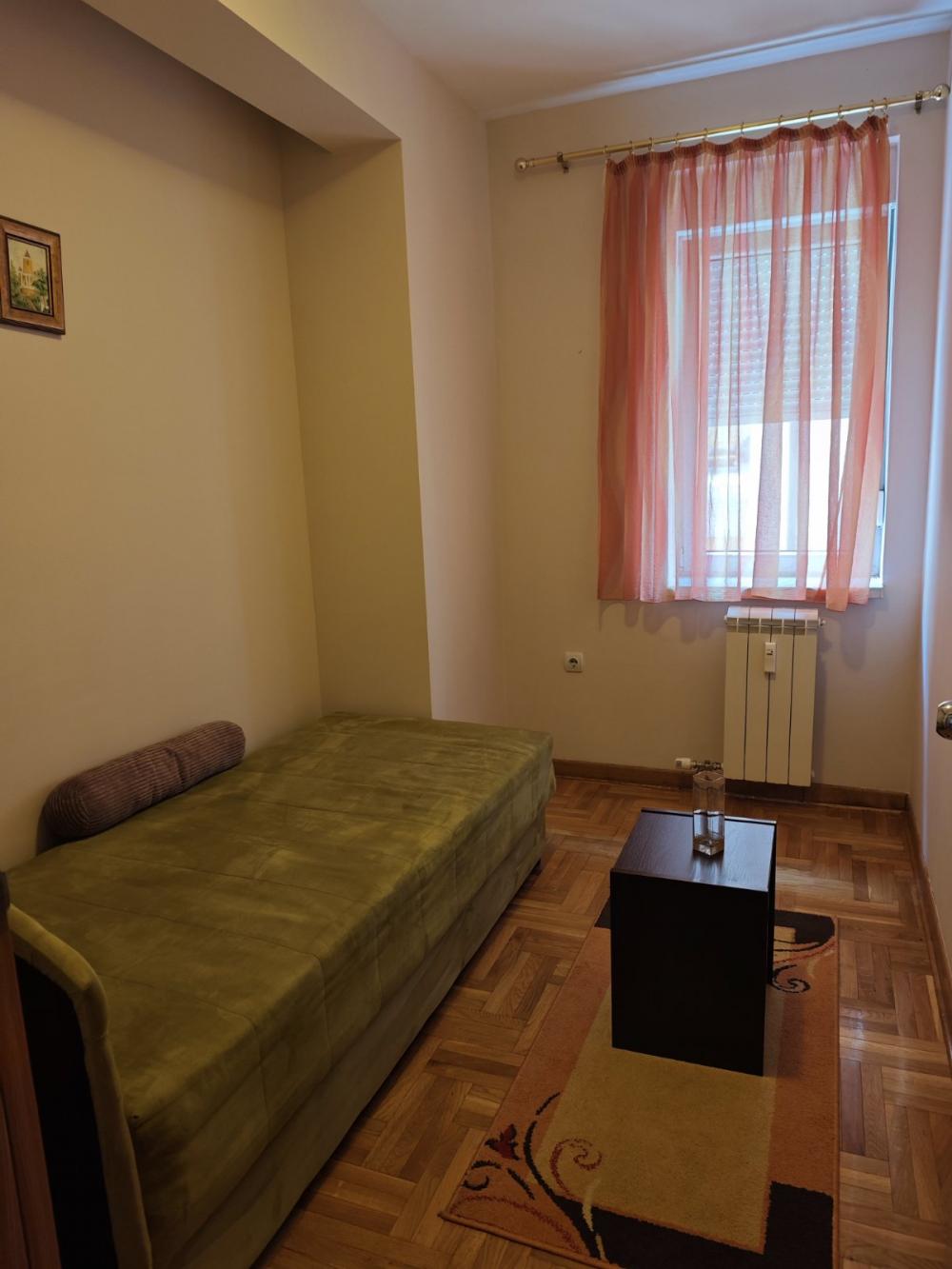 Slika 11 - Pećska, Trosoban stan za izdavanje, 58m2, 750€
