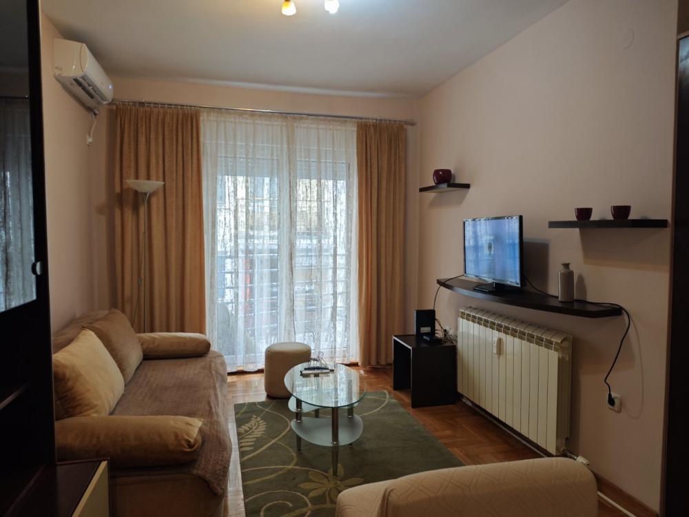 Slika 1 - Pećska, Trosoban stan za izdavanje, 58m2, 750€