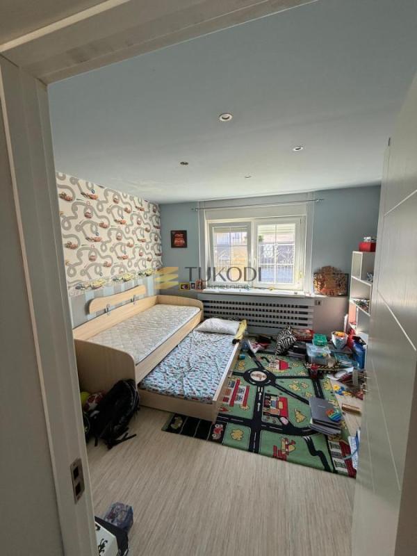 Slika 2 -  Kuća za izdavanje, 130m2, 900€