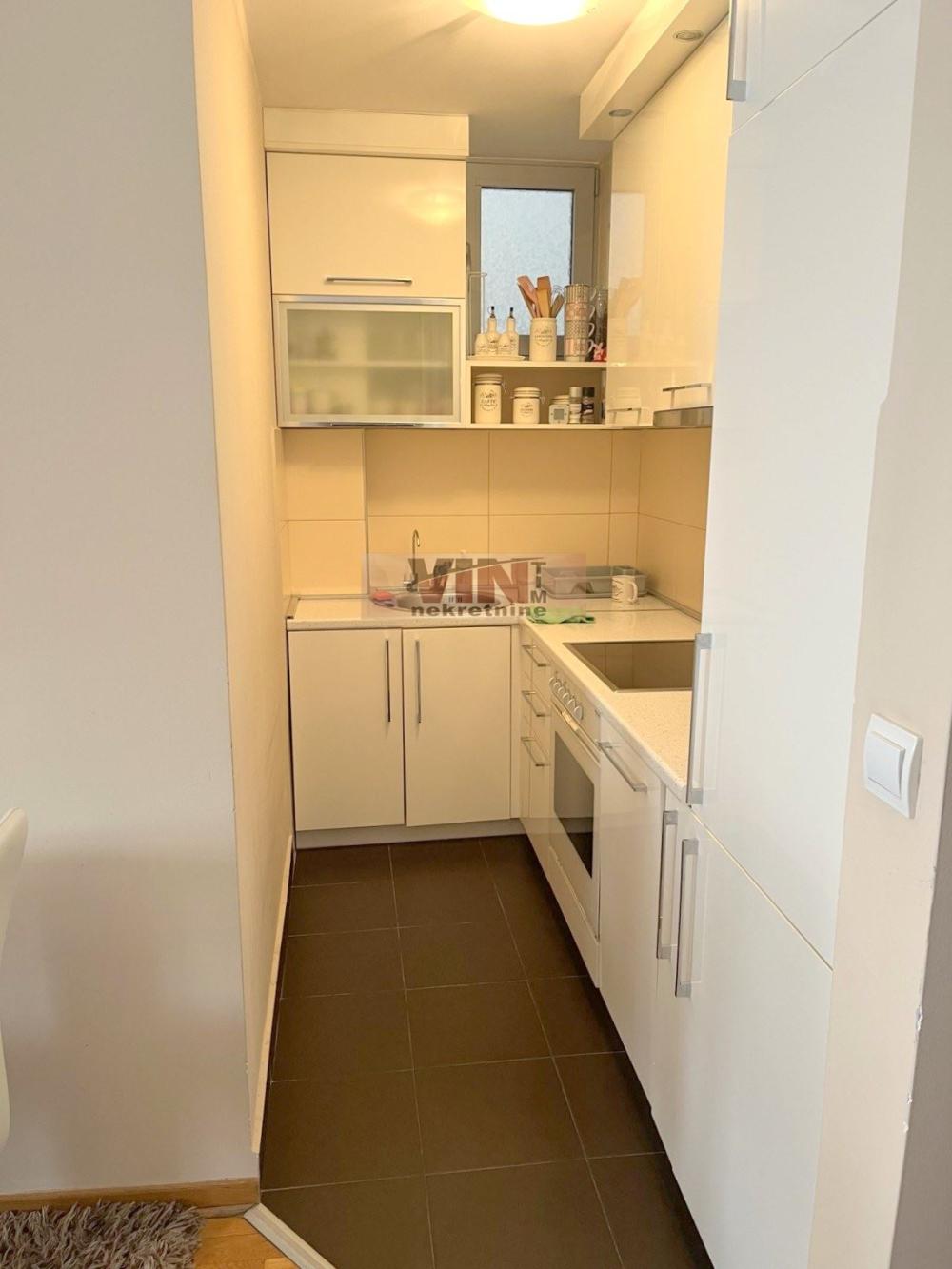 Slika 7 - DJUKE DINIC, Trosoban stan na prodaju, 84m2, 341.000€