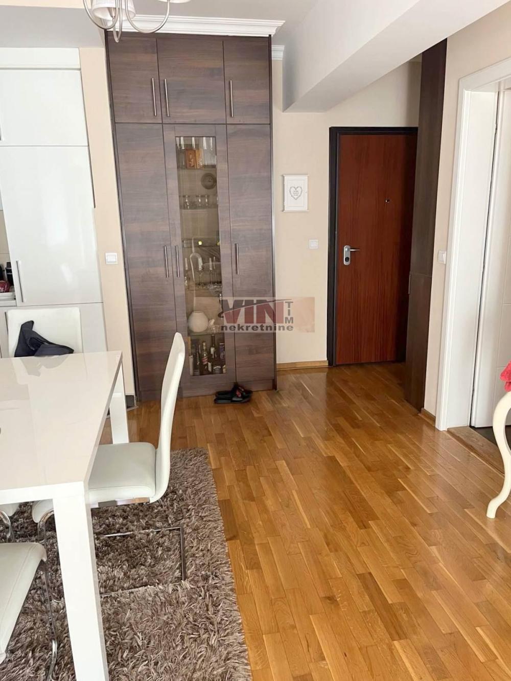 Slika 8 - DJUKE DINIC, Trosoban stan na prodaju, 84m2, 341.000€