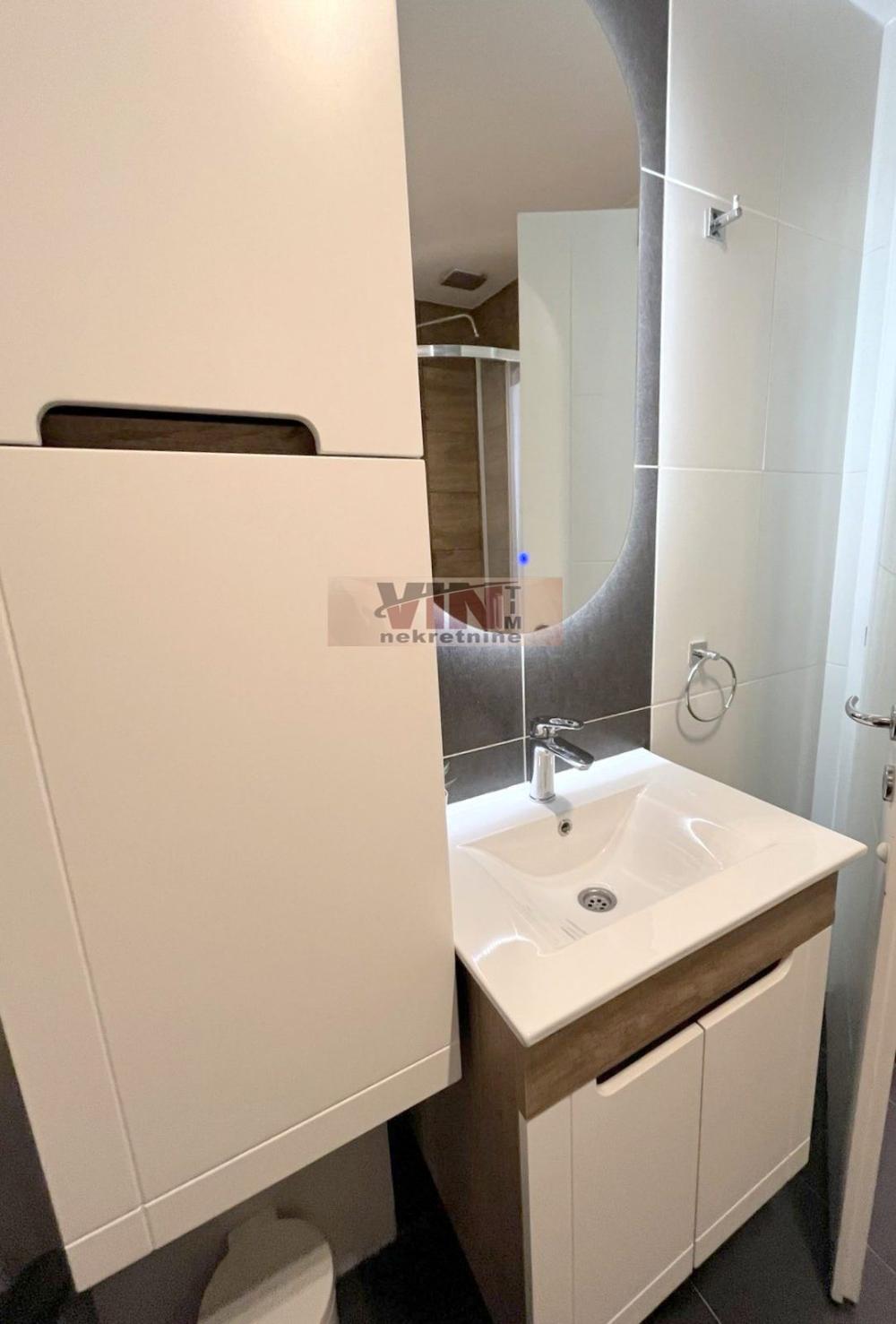 Slika 9 - DJUKE DINIC, Trosoban stan na prodaju, 84m2, 341.000€