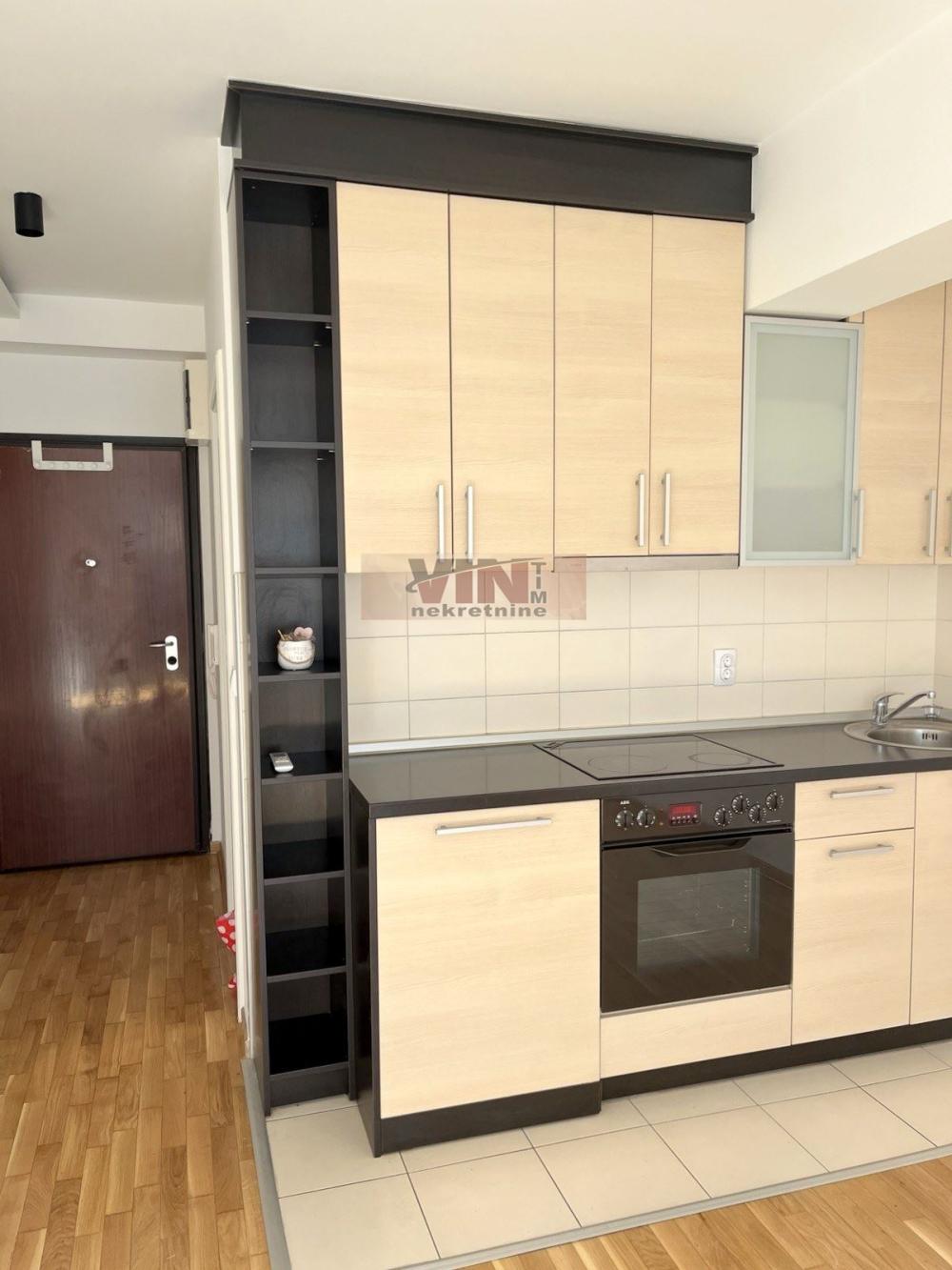 Slika 11 - DJUKE DINIC, Trosoban stan na prodaju, 84m2, 341.000€
