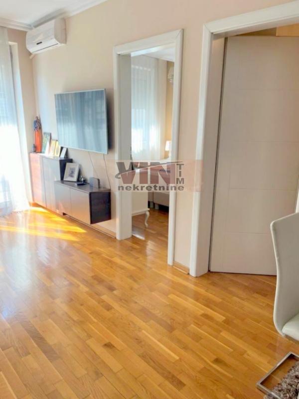 Slika 2 - DJUKE DINIC, Trosoban stan na prodaju, 84m2, 341.000€