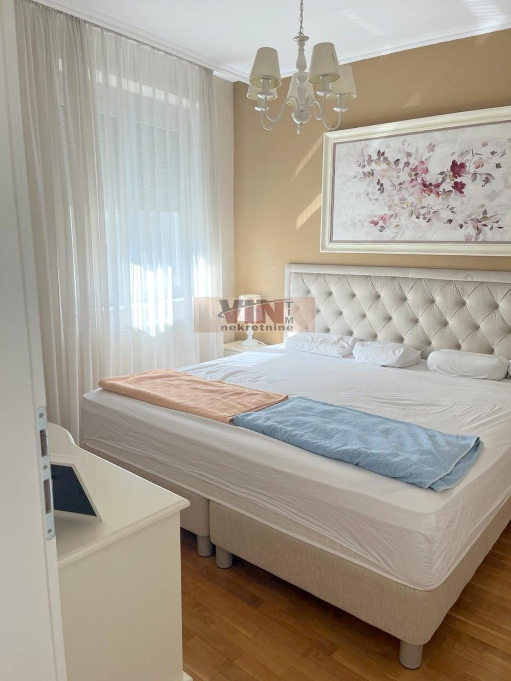 Slika 3 - DJUKE DINIC, Trosoban stan na prodaju, 84m2, 341.000€