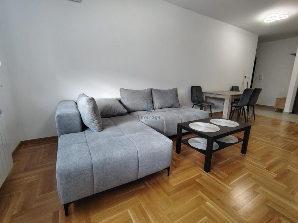 Slika 1 - Cara Dušana, Dvoiposoban stan za izdavanje, 60m2, 750€