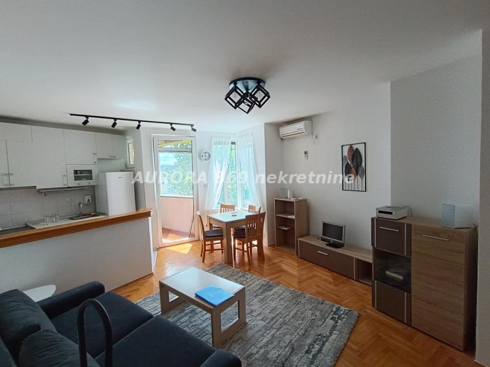 Glavna slika -Dvosoban stan za izdavanje, 44m2, 450€