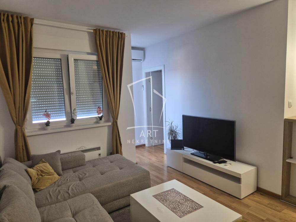 Slika 1 - Vojvode Blažete, Trosoban stan za izdavanje, 52m2, 750€