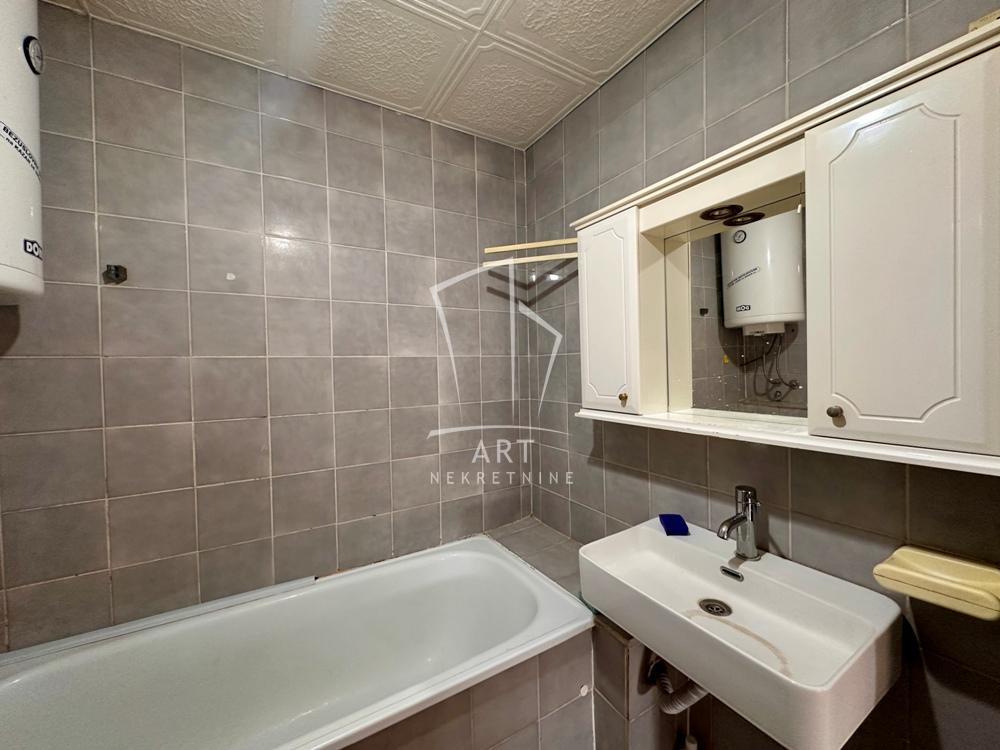 Slika 10 - Nede Spasojević, Dvoiposoban stan na prodaju, 65m2, 198.000€