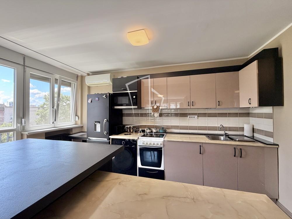 Slika 4 - Karađorđev Trg, Dvosoban stan na prodaju, 58m2, 224.000€