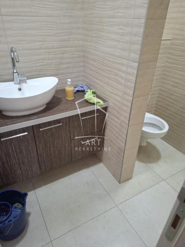 Slika 1 - Vojvode Stepe,  Lokal za izdavanje, 72m2, 1.000€