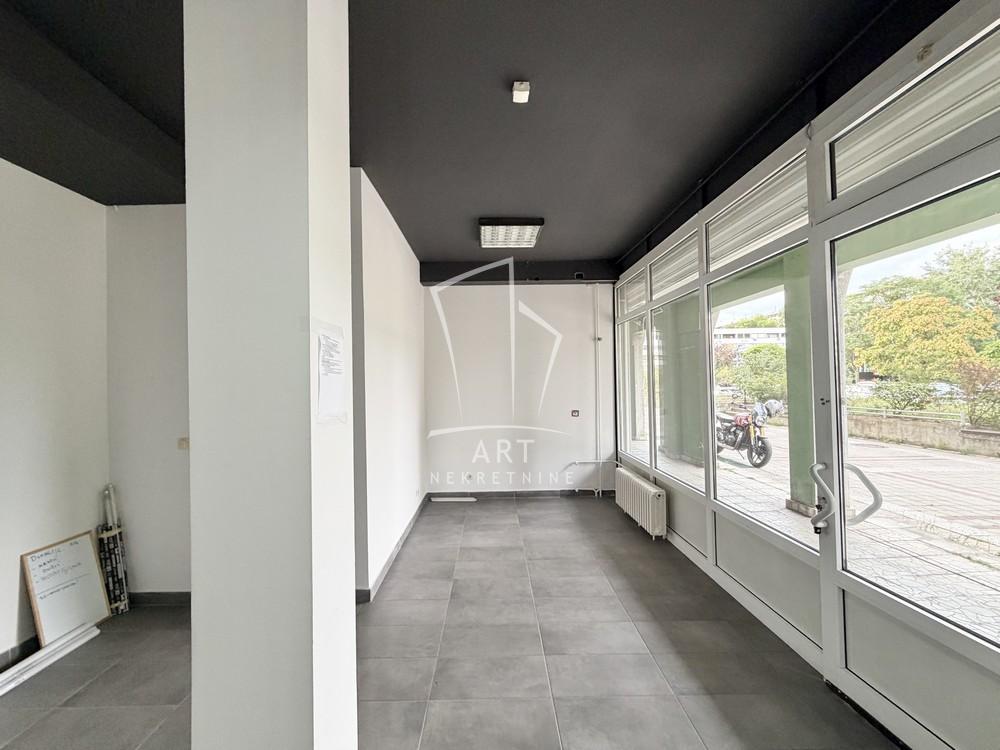 Slika 1 - Omladinskih brigada,  Lokal na prodaju, 80m2, 240.000€