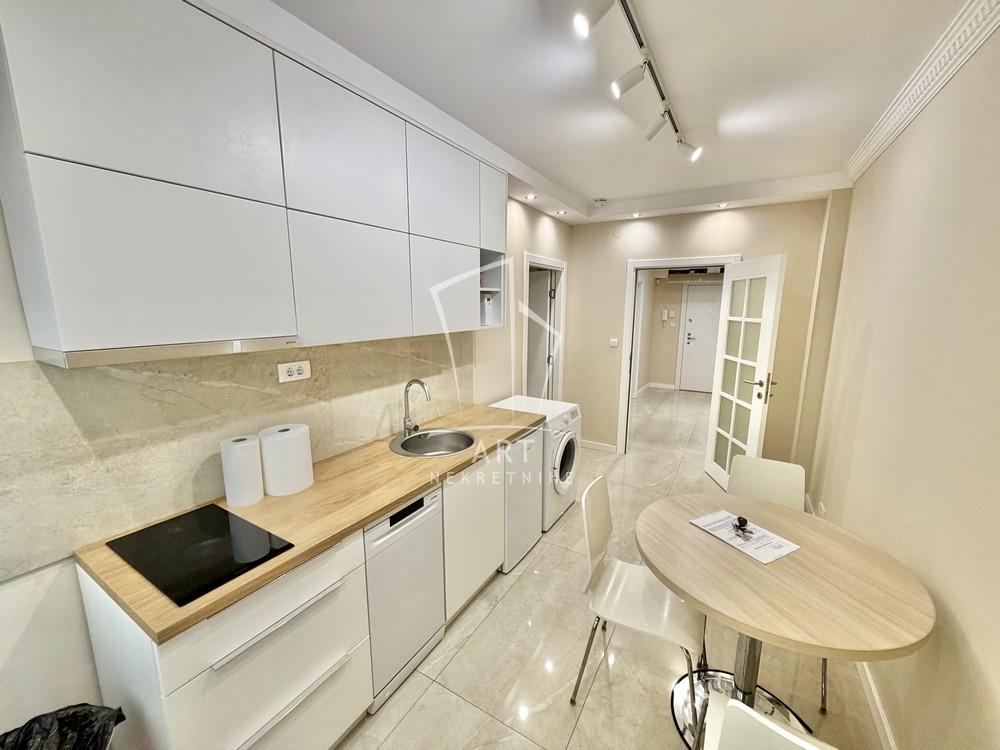 Slika 2 - Bulevar Zorana Đinđića,  Lokal za izdavanje, 66m2, 900€