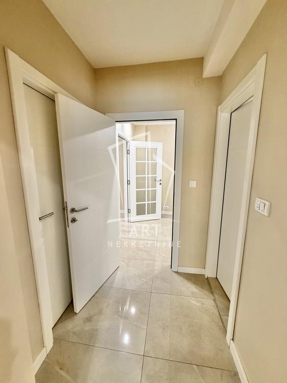 Slika 8 - Bulevar Zorana Đinđića,  Lokal za izdavanje, 66m2, 900€