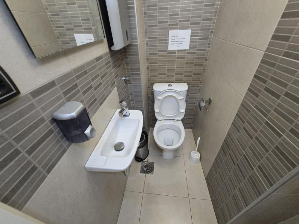 Slika 11 - Bulevar Zorana Đinđića,  Lokal za izdavanje, 82m2, 900€