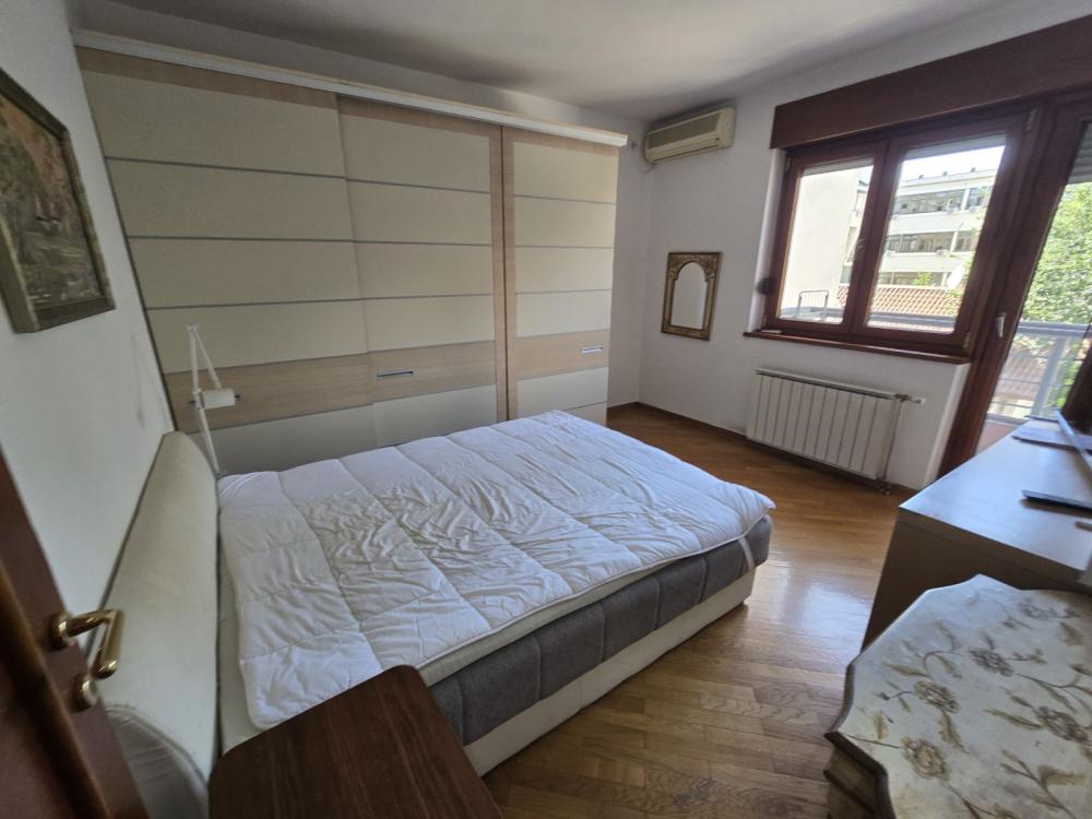 Slika 9 - Alekse Nenadovića, Trosoban stan za izdavanje, 125m2, 1.400€