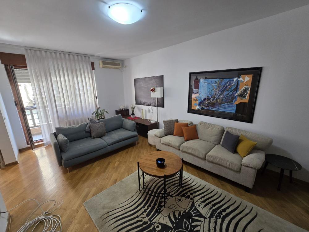 Slika 1 - Alekse Nenadovića, Trosoban stan za izdavanje, 125m2, 1.400€